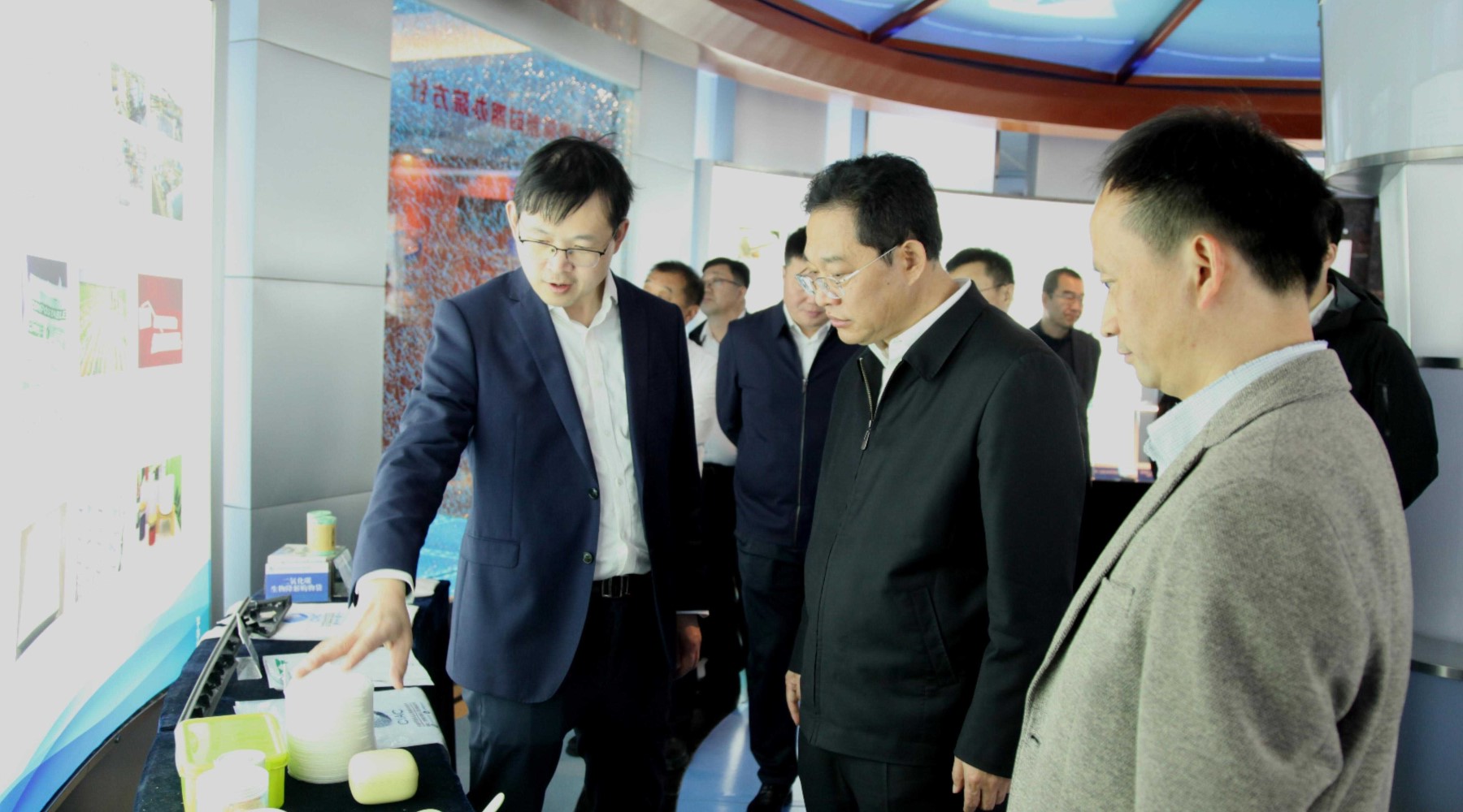 白城市委副书记、市长杨大勇一行调研长春应化所